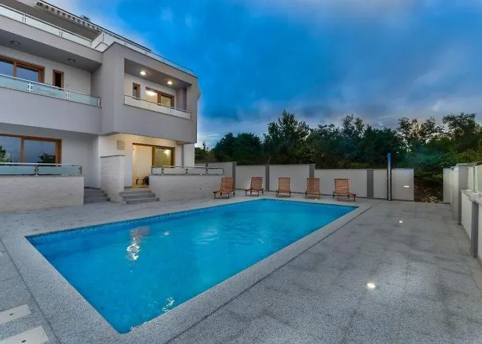 With Pool, 50 M From The Sandy - Id 2209 By Traveler Tourist Agency Krk Willa