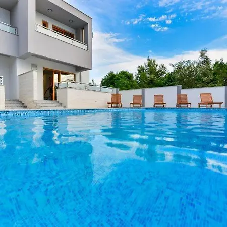 With Pool, 50 M From The Sandy - Id 2209 By Traveler Tourist Agency Krk * Zaton (Zadar)