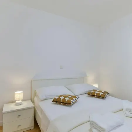 With Pool, 50 M From The Sandy - Id 2209 By Traveler Tourist Agency Krk * Zaton (Zadar)