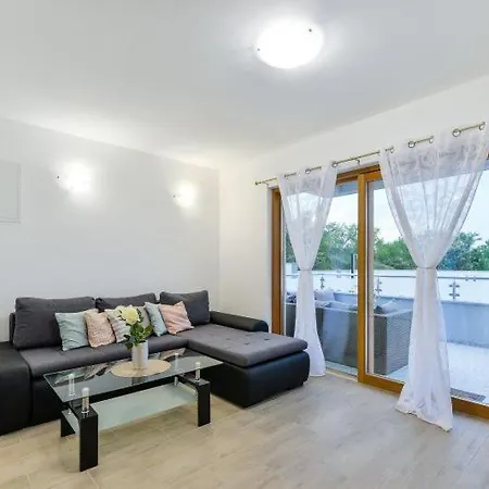 Βίλα With Pool, 50 M From The Sandy - Id 2209 By Traveler Tourist Agency Krk Zaton (Zadar)