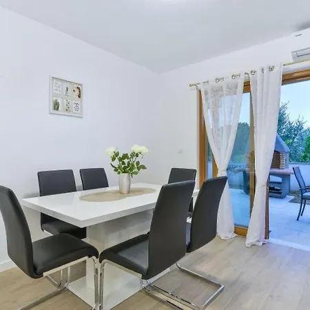 With Pool, 50 M From The Sandy - Id 2209 By Traveler Tourist Agency Krk Zaton (Zadar)