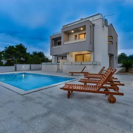 With Pool, 50 M From The Sandy - Id 2209 By Traveler Tourist Agency Krk *