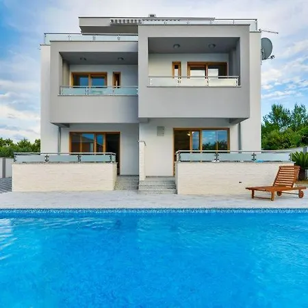 With Pool, 50 M From The Sandy - Id 2209 By Traveler Tourist Agency Krk Zaton (Zadar)