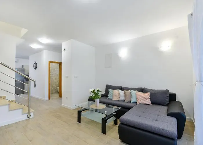 With Pool, 50 M From The Sandy - Id 2209 By Traveler Tourist Agency Krk Вилла Затон
